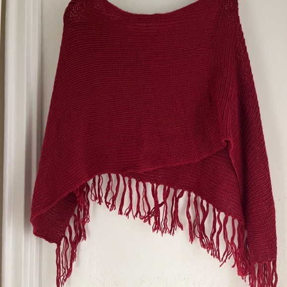 BCBG NWOT 100% alpaca burgundy fringed poncho - Picture 2 of 10